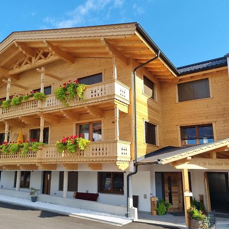 Greidlhof Alpstyle Apartments Fuegen Ngoại thất bức ảnh